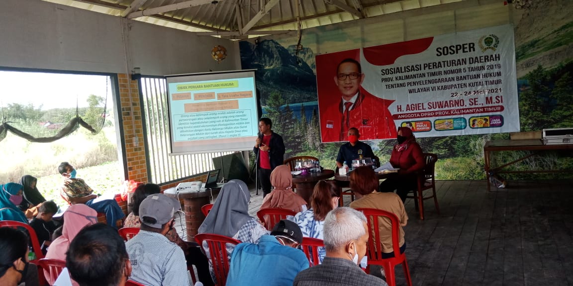 Ketua RT dan Warga Di Desa Sangatta Utara, Dapatkan Sosialiasi Perda No 5 Tahun 2019 Dari H. Agiel Suwarno 