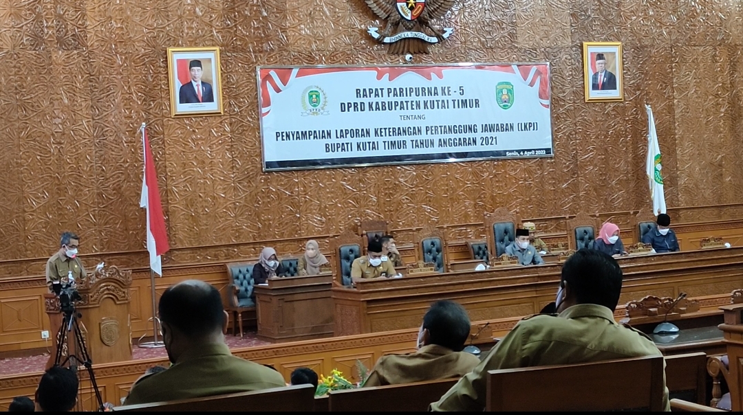 Bupati dan Wakil Bupati Kutim Sampaikan LKPJ 2021 di Hadapan Anggota DPRD Kutim