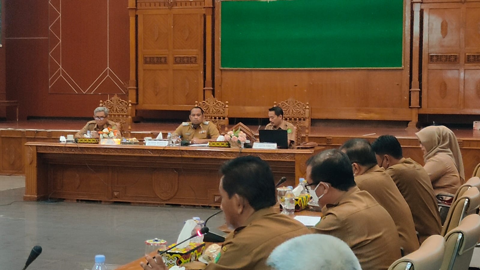 Wakil Bupati Kutai Timur Kasmidi Bulang meminta agar organisasi perangkat daerah (OPD) mencoret tenaga kerja kontrak daerah (TK2D) yang malas. Sebab pemerintah diharuskan untuk menegakkan disiplin pegawai, sesuai dengan PP 94 tahun 2021.